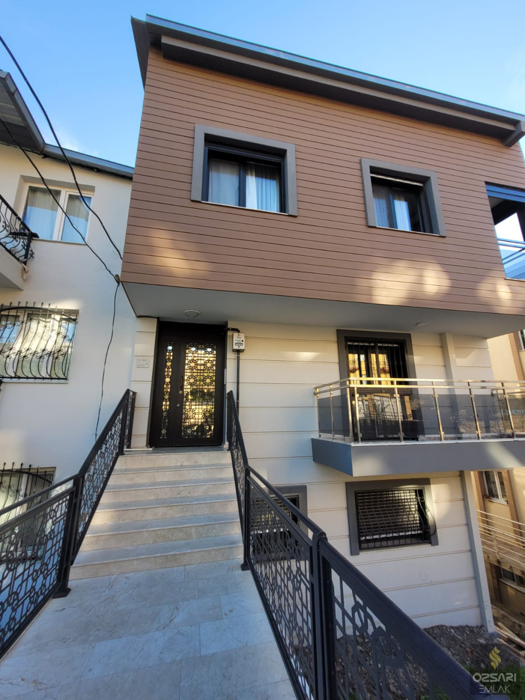 Bornova İnönü mah. 2+1 doğalgazlı klimalı,Deniz ve Bahçe manzaralı kiralık Daire