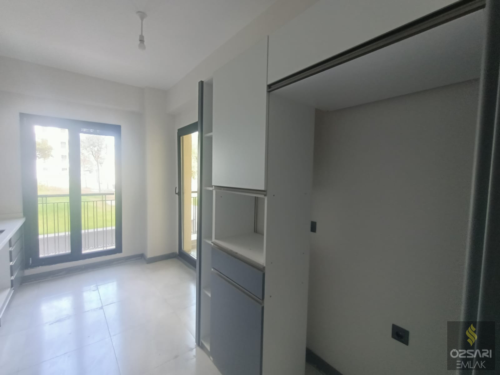 BAYRAKLI\'DA YÜZBAŞI HAKKI CADDESİNE YAKIN 3+1 SIFIR DAİRE