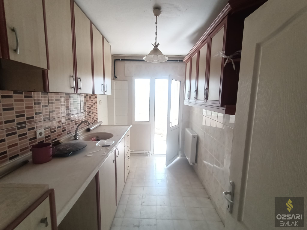 BORNOVA EVKA 4 3+1 DOĞALGAZLI KİRALIK DAİRE