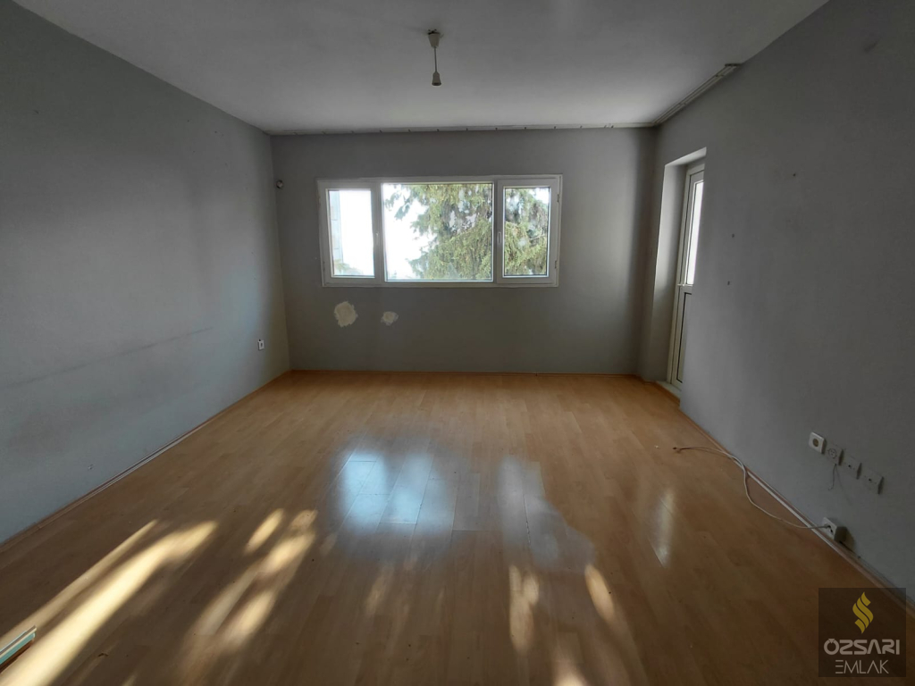 BORNOVA EVKA 4 2+1 GÜNEY CEPHE KİRALIK DAİRE