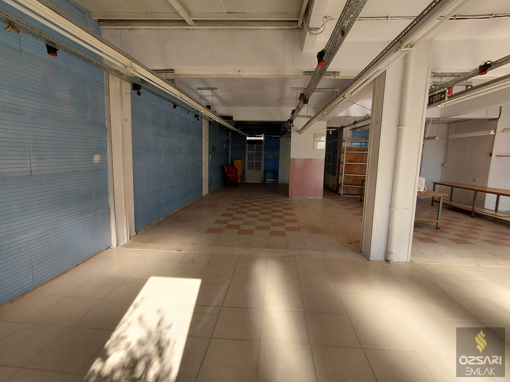 BORNOVA İNÖNÜ MAHALLESİNDE HER İŞE UYGUN KULLANIŞLI FERAH DÜKKAN