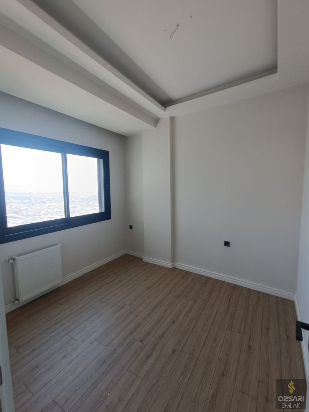 BORNOVA ŞEHİRHASTANESİ KARŞISI ÖZEL TERASLI EBEVEYN BANYOLU GİYİNME ODALI SATILI