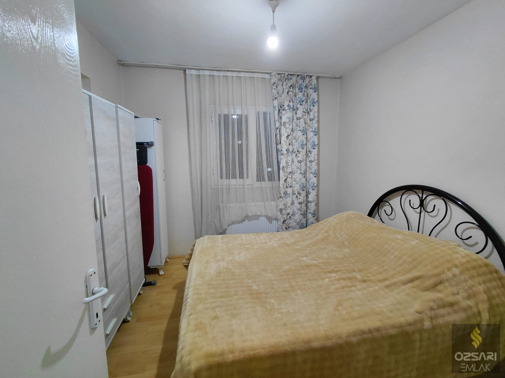 BORNOVA EVKA4 2+1 KAPALI MUTFAK DOĞALGAZLI GÜNEYCEPHE SATILIK DAİRE
