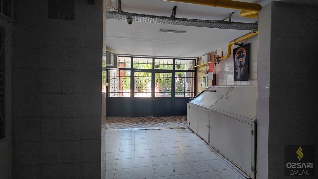 BUCA EVKA 1 DE DOĞALGAZLI ACİL SATILIK FIRSAT DAİRE