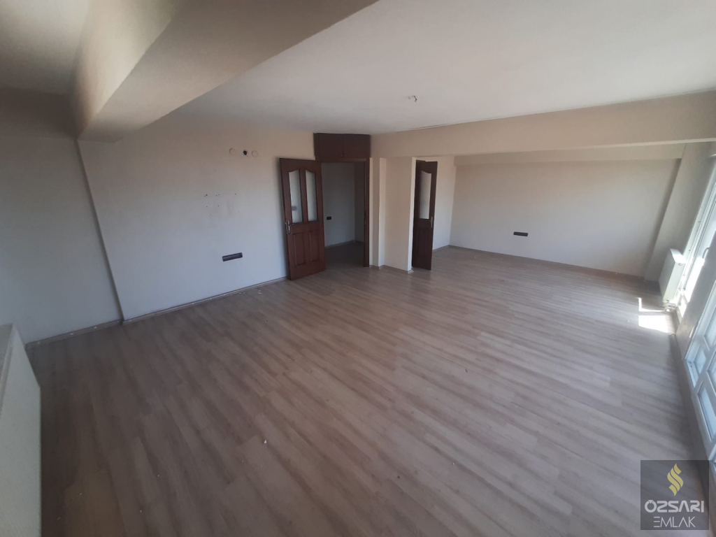 Bornova İnönü mah. 2+1 geniş doğalgazlı kiralık Daire