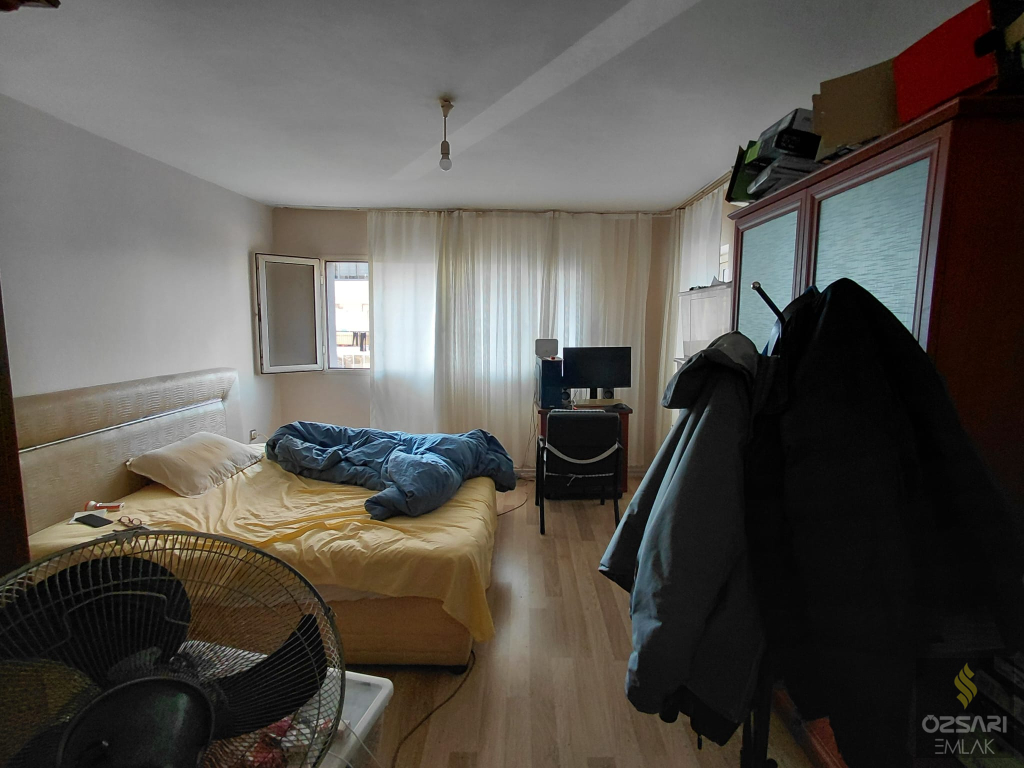 BORNOVA EVKA 4 DE 1+1 FİYATINA 2+1 KAPALI MUTFAK GÜNEY CEPHE SATILIK DAİRE