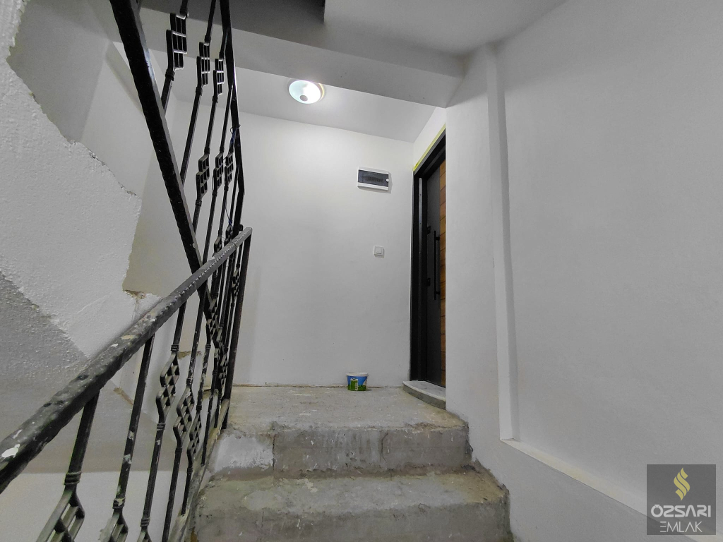 BORNOVA ATATÜRK MAHALLESİNDE 1+1 İKİADET FULL EŞYALI KLİMALI KİRALIK DAİRE YENİ