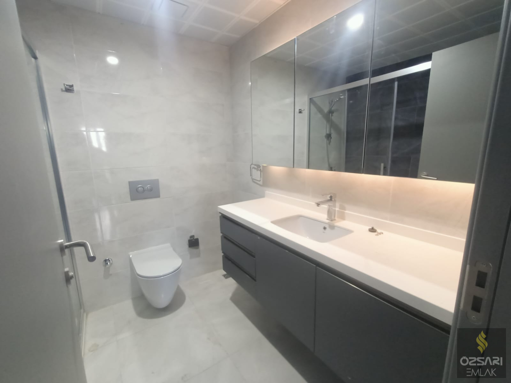 BAYRAKLI\'DA YÜZBAŞI HAKKI CADDESİNE YAKIN 3+1 SIFIR DAİRE
