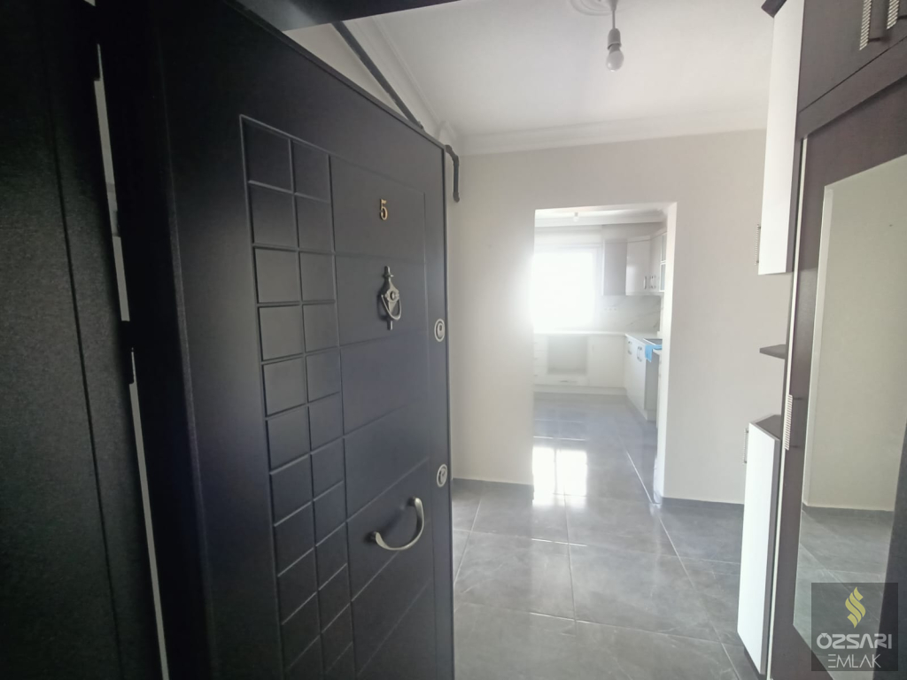 BORNOVA İNÖNU BARBAROS CADDESİNDE EGEYAŞAM EVLERİ SİTESİNDE 3+1FULL YAPILI DAİRE