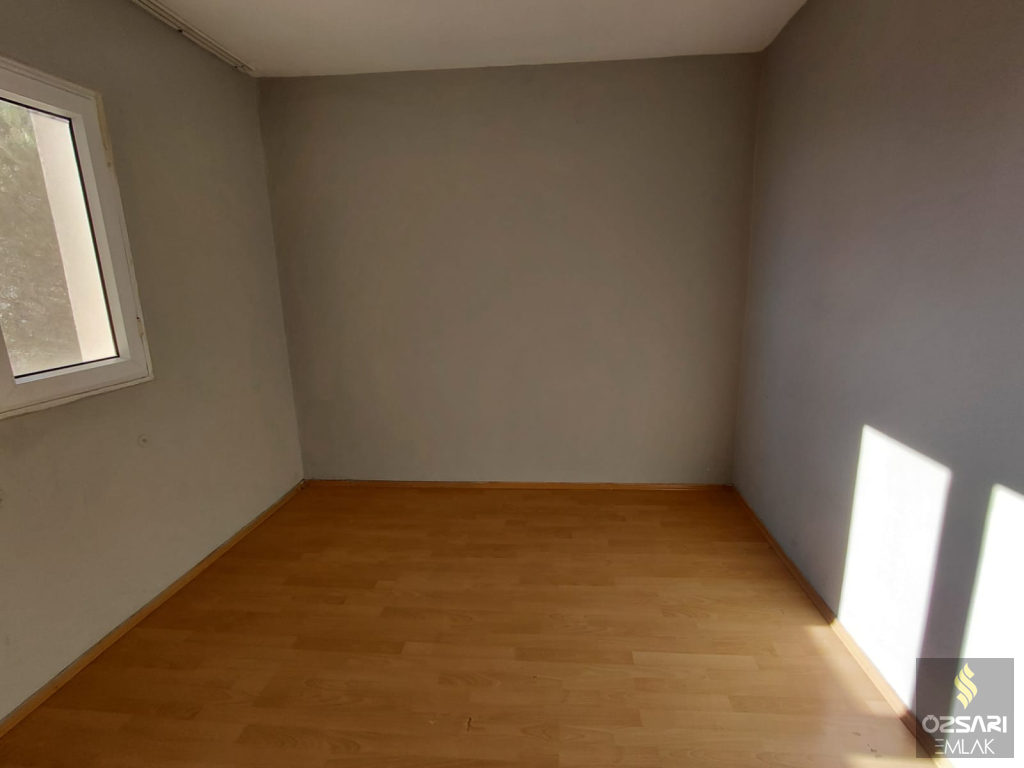 BORNOVA EVKA 4 2+1 GÜNEY CEPHE KİRALIK DAİRE