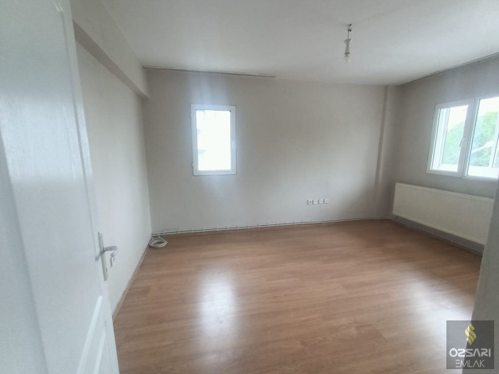 BORNOVA EVKA 1+1 DOĞALGAZLI YAPILI KAPALI MUTFAK KİRALIK DAİRE