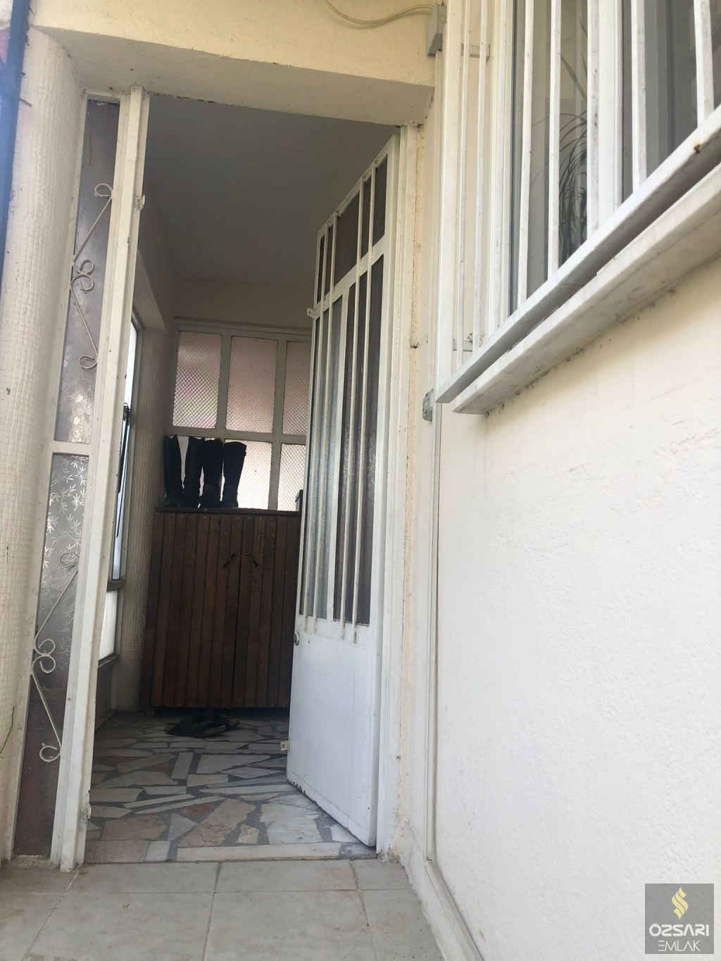 Bornova Atatürk mah deniz manzaralı 3 katlı satılık Bina