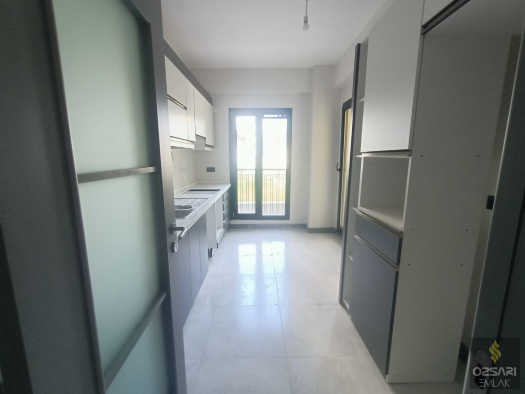 BAYRAKLI\'DA YÜZBAŞI HAKKI CADDESİNE YAKIN 3+1 SIFIR DAİRE