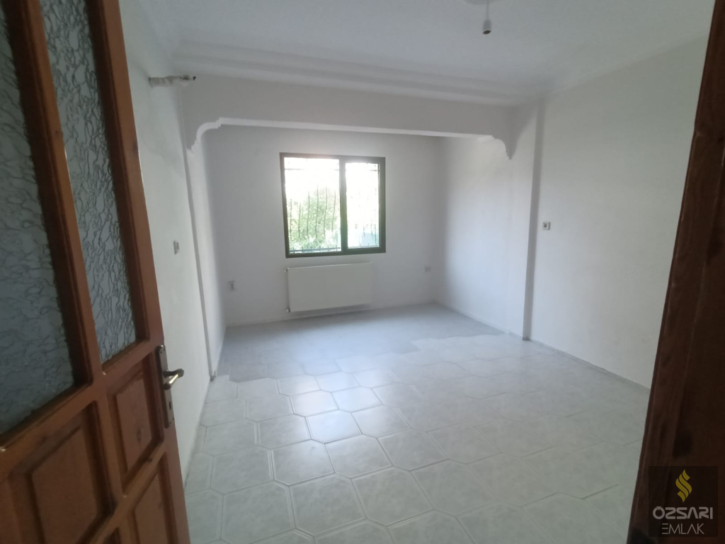 BORNOVA İNÖNÜ MAHALLESİ SEYİT ŞANLI LİSESİNİN ARKASINDA KİRALIK DOĞALGAZLI DAİRE