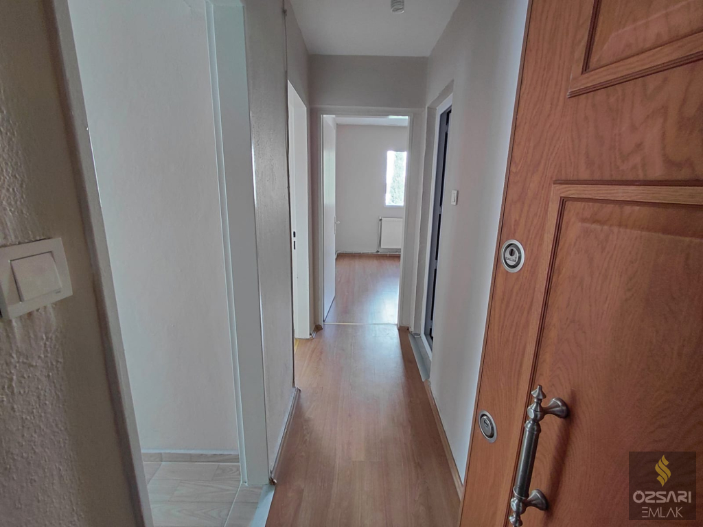 BORNOVA EVKA 1+1 DOĞALGAZLI YAPILI KAPALI MUTFAK KİRALIK D...