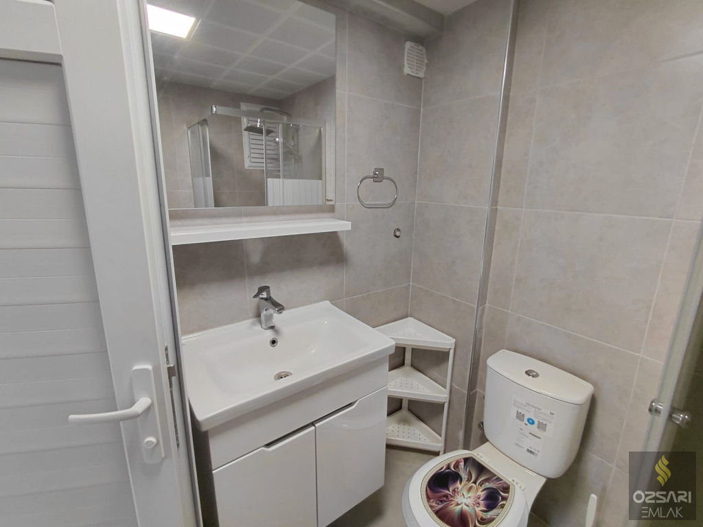 BORNOVA EVKA 1+1 DOĞALGAZLI YAPILI KAPALI MUTFAK KİRALIK DAİRE