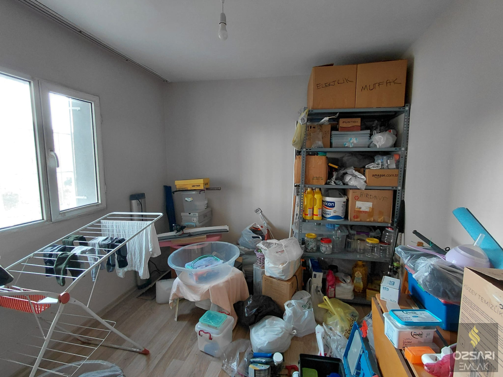 BORNOVA EVKA 4 DE 1+1 FİYATINA 2+1 KAPALI MUTFAK GÜNEY CEPHE SATILIK DAİRE