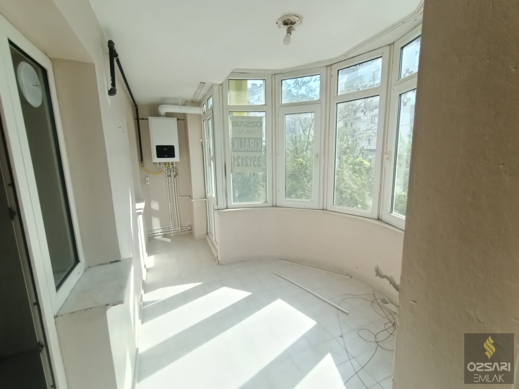 BORNOVA EVKA 4 3+1 DOĞALGAZLI KİRALIK DAİRE