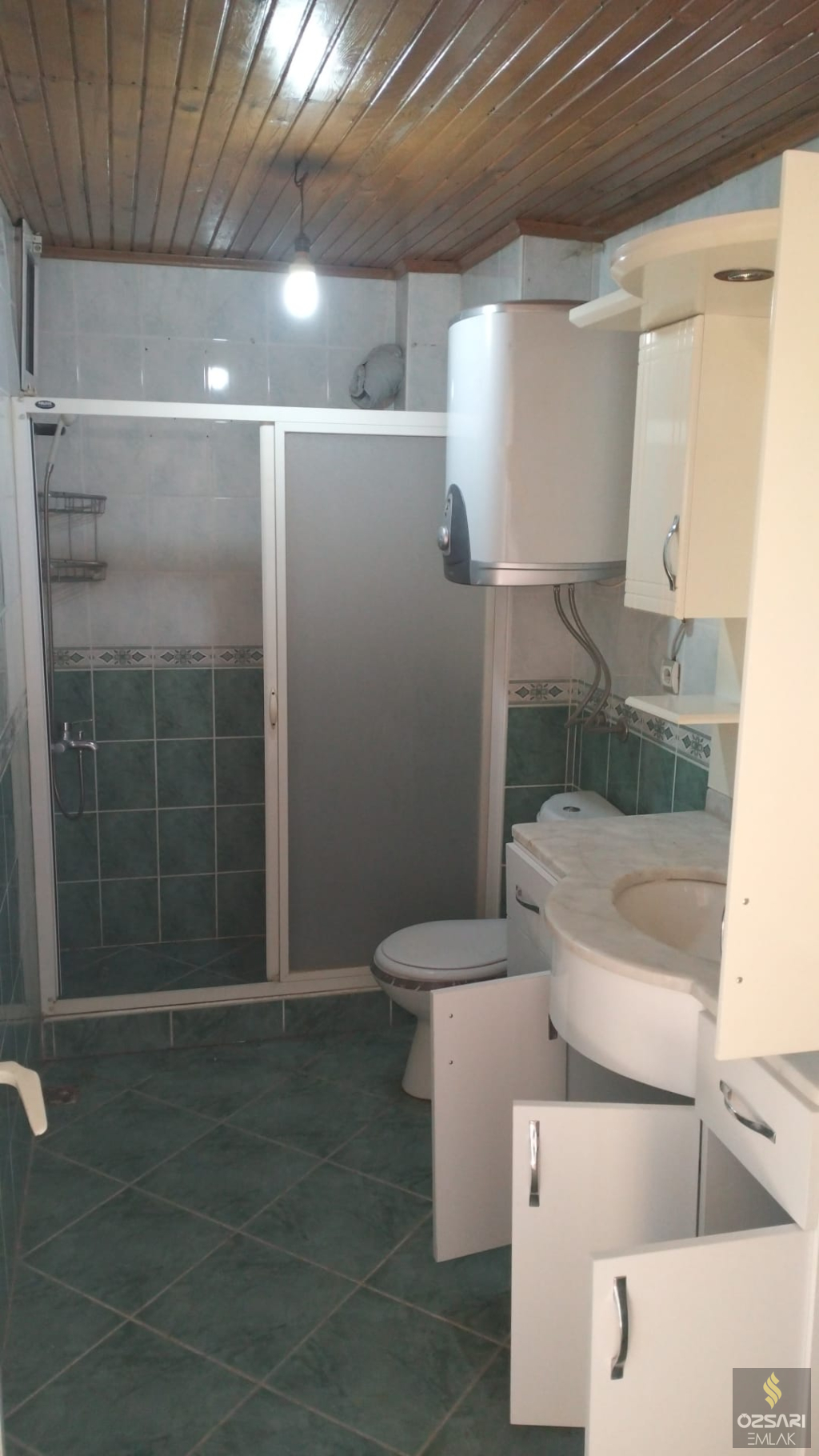 BORNOVA ATATÜRK MAHALLESİNDE KİRALIK TERASLI 1+1 DAİRE