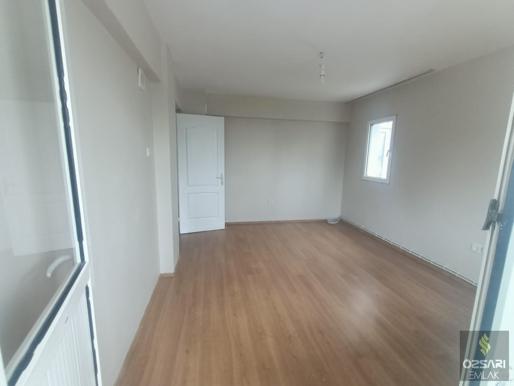 BORNOVA EVKA 1+1 DOĞALGAZLI YAPILI KAPALI MUTFAK KİRALIK DAİRE