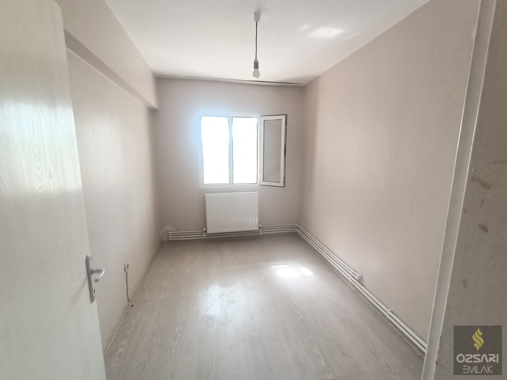 BORNOVA EVKA 4 3+1 DOĞALGAZLI KİRALIK DAİRE