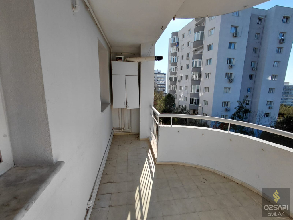 BORNOVA EVKA 4 3+1 GÜNEYCEPHE DOĞALGAZLI TEMİZ KİRALIK DAİRE