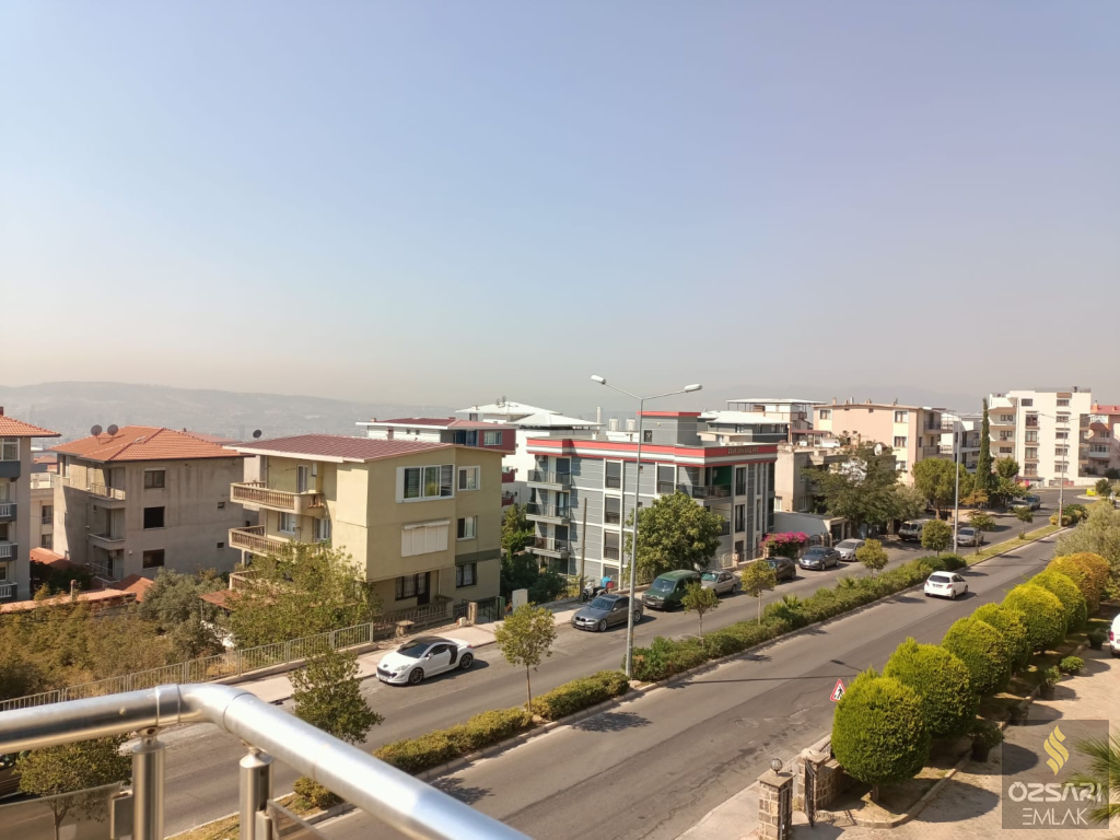 BORNOVA İNÖNU BARBAROS CADDESİNDE EGEYAŞAM EVLERİ SİTESİNDE 3+1FULL YAPILI DAİRE