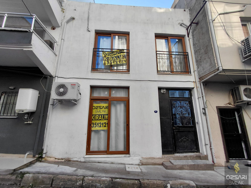 BORNOVA ATATÜRK MAHALLESİNDE 1+1 İKİADET FULL EŞYALI KLİMALI KİRALIK DAİRE YENİ