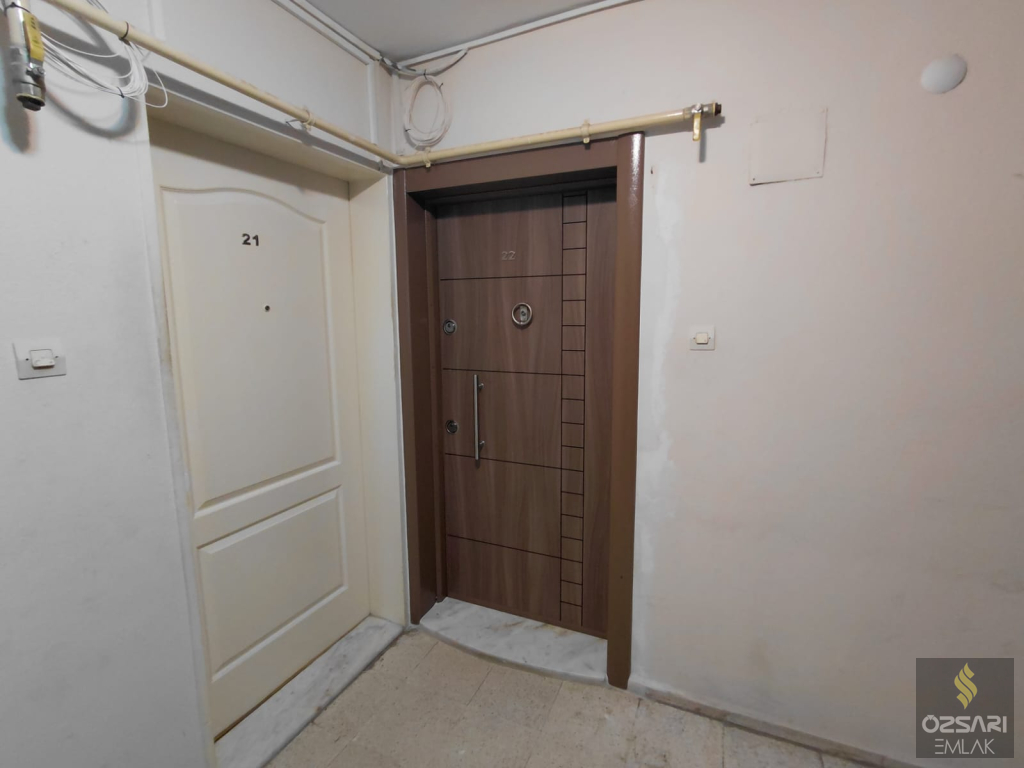 BORNOVA EVKA4 2+1 DOĞALGAZLI FERAH KİRALIK DAİRE