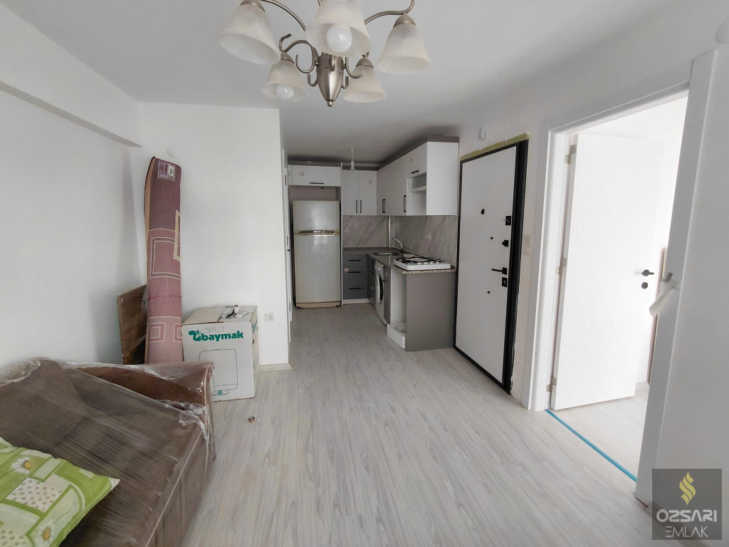 BORNOVA ATATÜRK MAHALLESİNDE 1+1 İKİADET FULL EŞYALI KLİMALI KİRALIK DAİRE YENİ