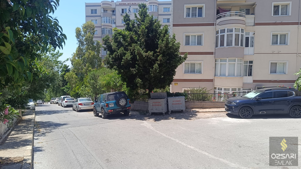 BORNOVA EVKA 4 3+1 DOĞALGAZLI KİRALIK DAİRE
