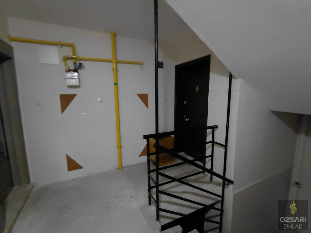 BORNOVA EVKA 4 YAPILI DENİZ MANZARALI 2+1 KAPALI MUTFAK FIRSAT DAİRE