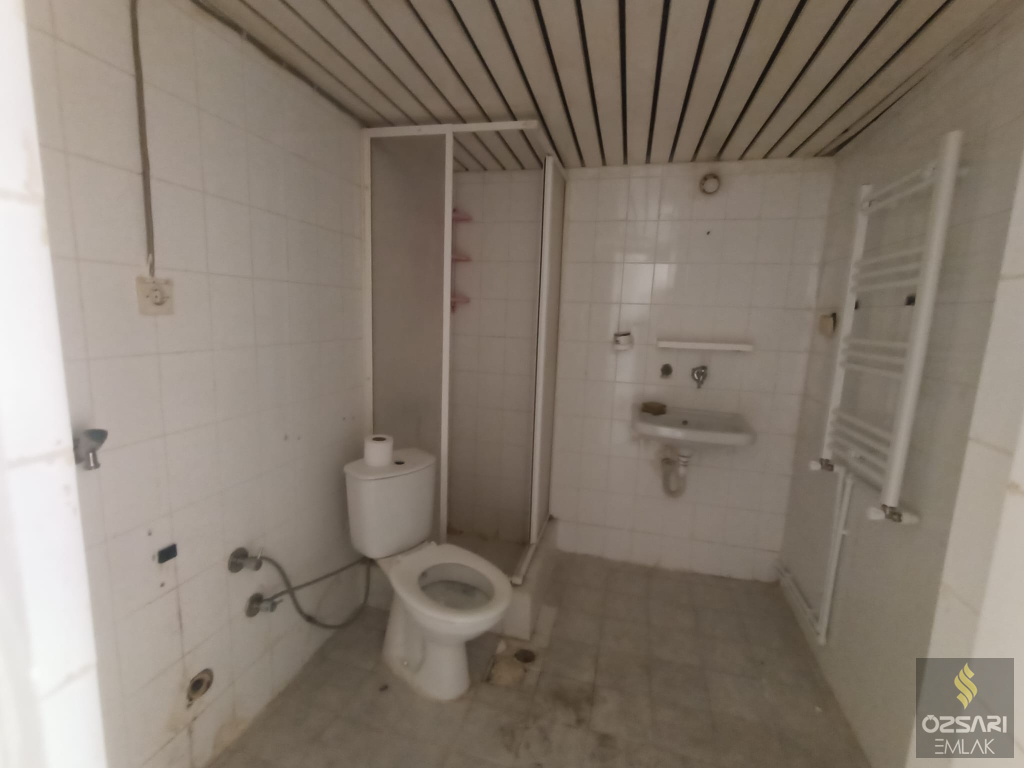 BORNOVA EVKA 4 3+1 DOĞALGAZLI KİRALIK DAİRE