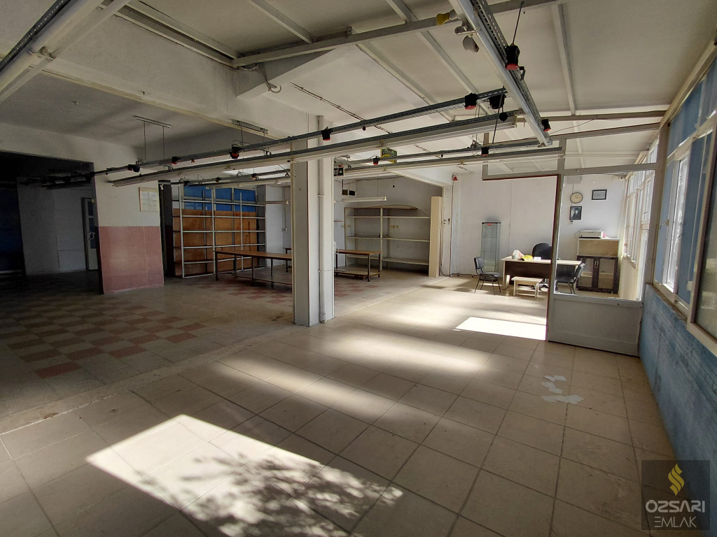 BORNOVA İNÖNÜ MAHALLESİNDE HER İŞE UYGUN KULLANIŞLI FERAH DÜKKAN