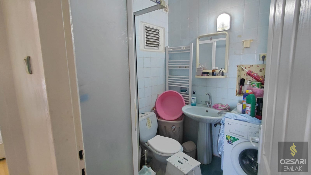 BUCA EVKA 1 DE DOĞALGAZLI ACİL SATILIK FIRSAT DAİRE