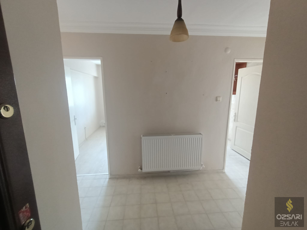 BORNOVA EVKA 4 3+1 DOĞALGAZLI KİRALIK DAİRE