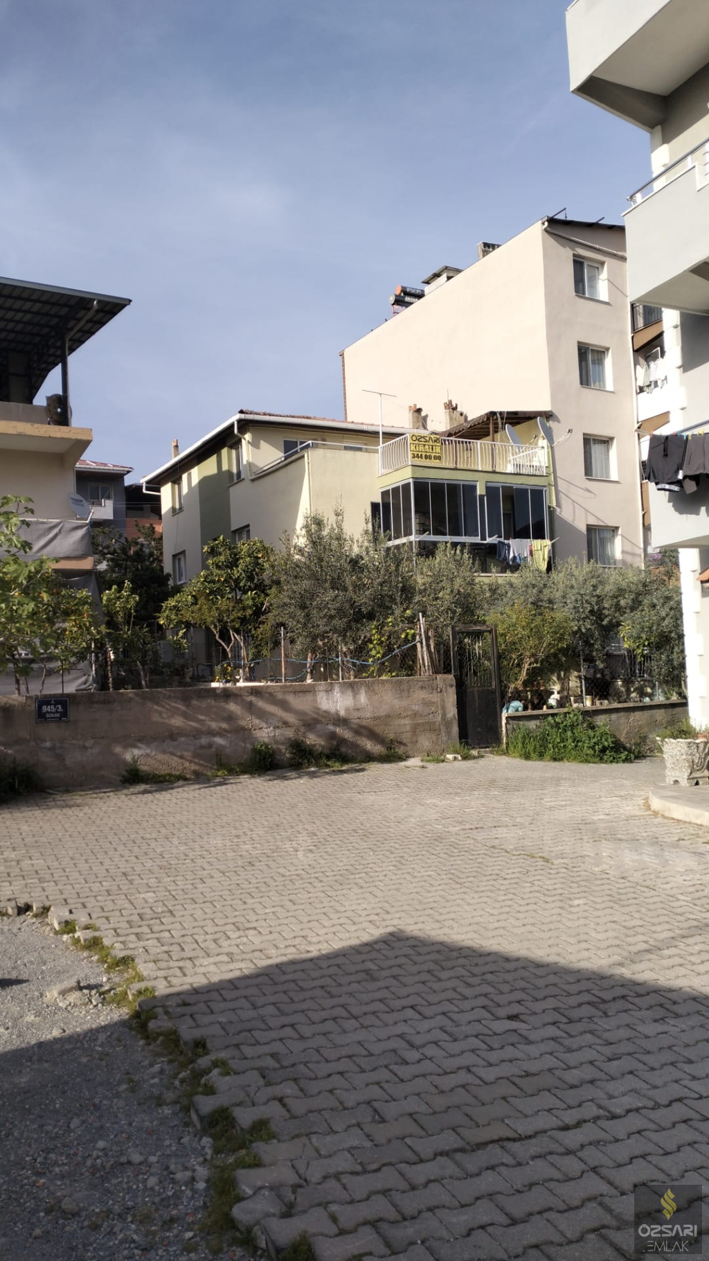 BORNOVA ATATÜRK MAHALLESİNDE KİRALIK TERASLI 1+1 DAİRE
