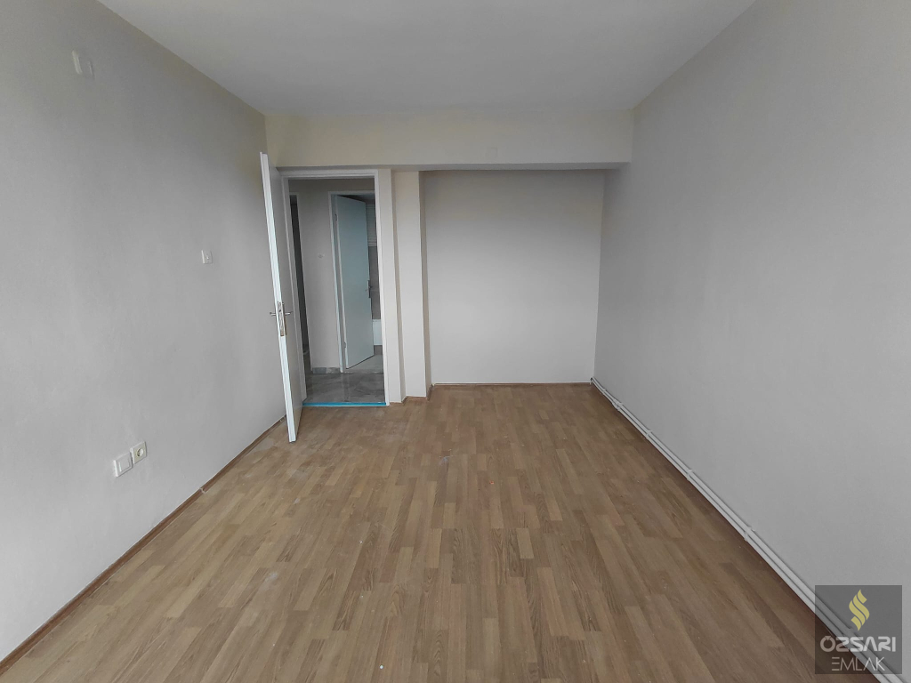 BORNOVA EVKA 4 FULL YAPILI GÜNEY CEPHE DOĞALGAZLI 3+1 KİRALIK DAİRE