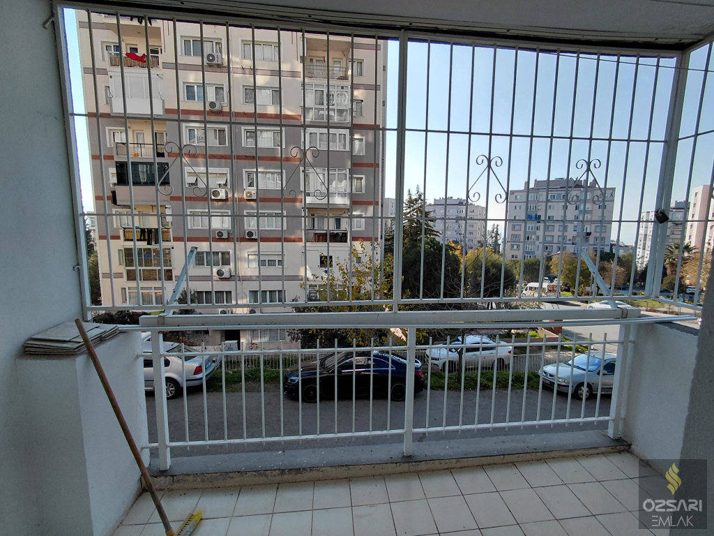 BORNOVA EVKA 4 DE 1+1 FİYATINA 2+1 KAPALI MUTFAK GÜNEY CEPHE SATILIK DAİRE