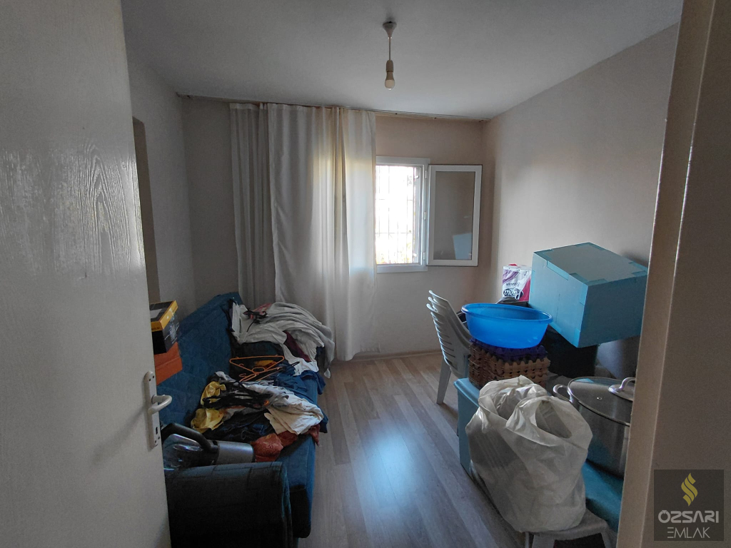 BORNOVA EVKA 4 DE 1+1 FİYATINA 2+1 KAPALI MUTFAK GÜNEY CEPHE SATILIK DAİRE