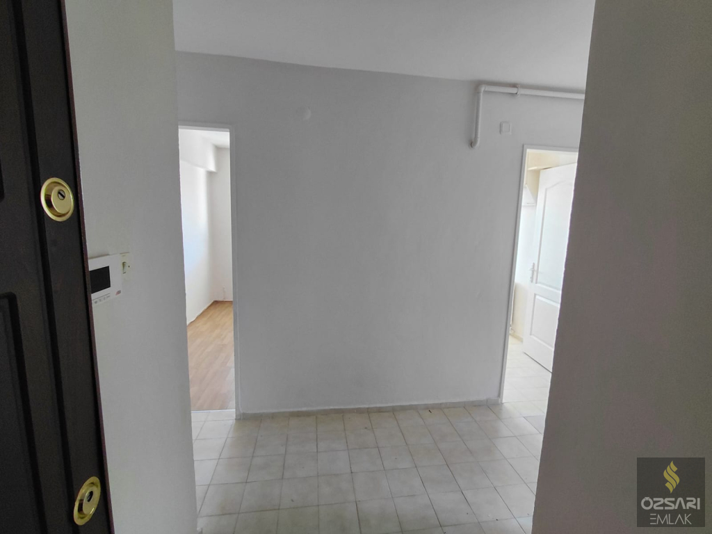 BORNOVA EVKA 4 3+1 GÜNEYCEPHE DOĞALGAZLI TEMİZ KİRALIK DAİRE