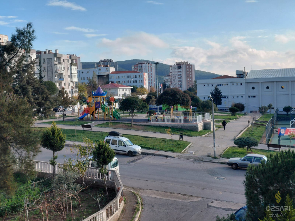 BORNOVA EVKA4 2+1 DOĞALGAZLI FERAH KİRALIK DAİRE