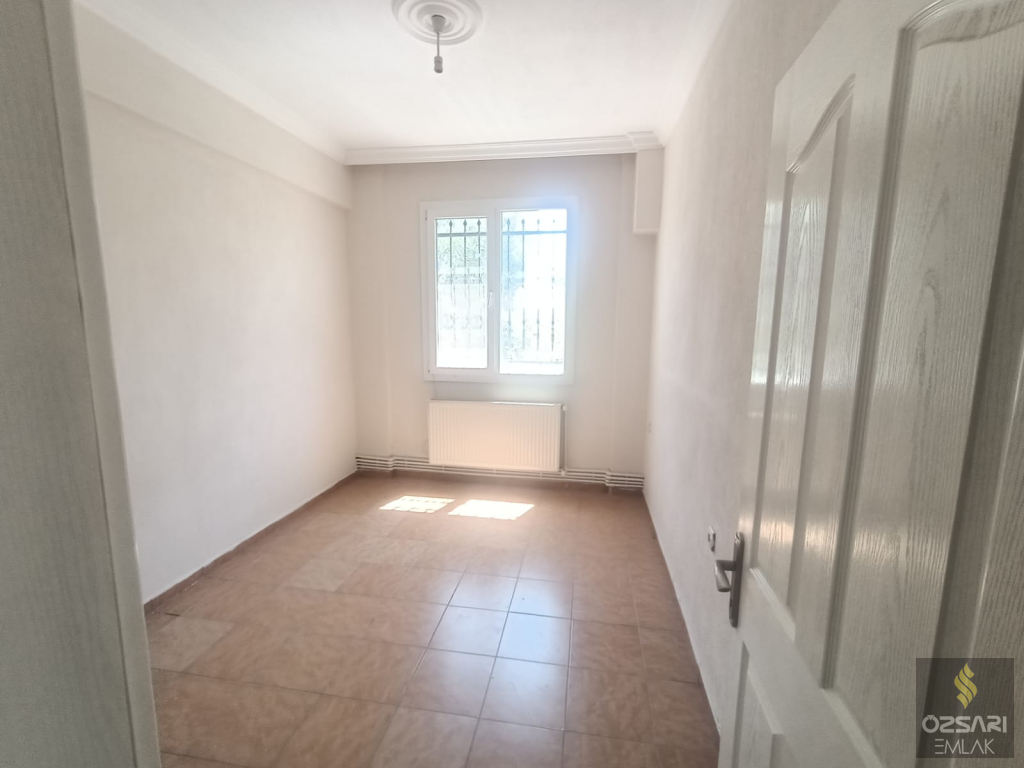 BORNOVA İNÖNÜ MAHALLESİNDE 2+1 DOĞALGAZLI KİRALIK DAİRE