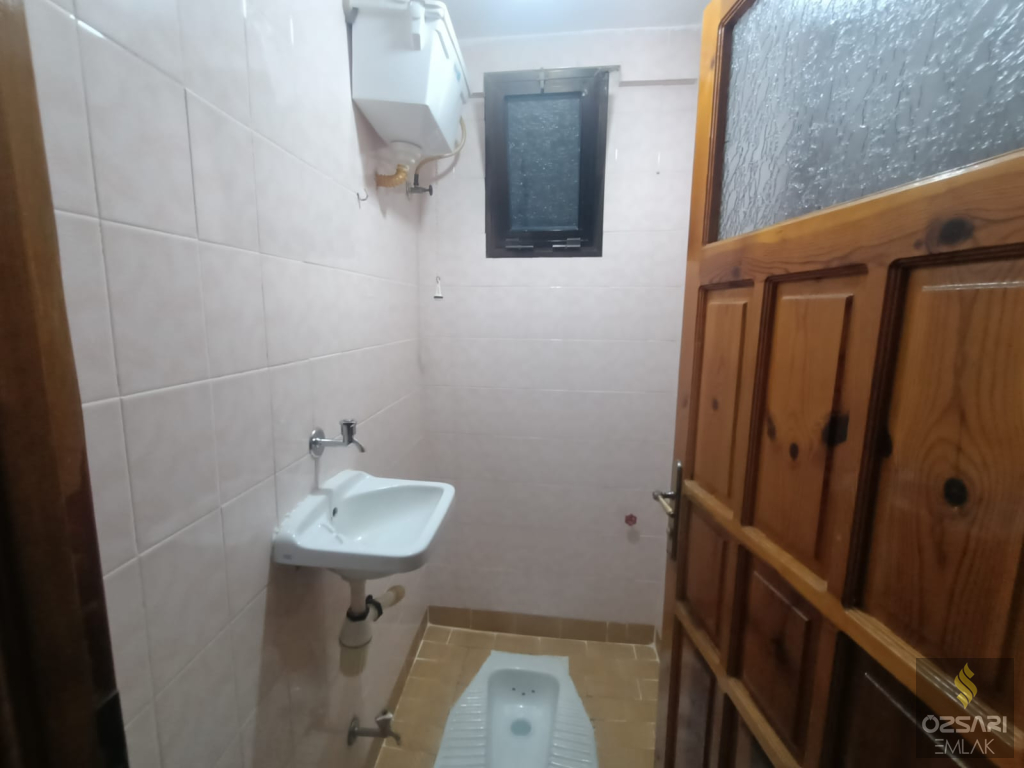 BORNOVA İNÖNÜ MAHALLESİ SEYİT ŞANLI LİSESİNİN ARKASINDA KİRALIK DOĞALGAZLI DAİRE