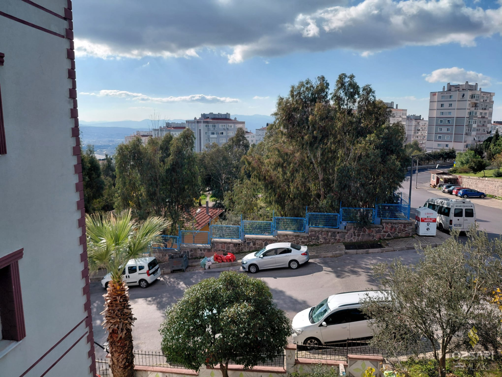 BORNOVA EVKA 4 2+1 AÇIK MUTFAK DOĞALGAZLI KİRALIK DAİRE...