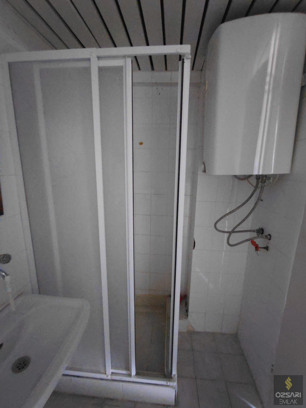 BORNOVA EVKA 4 2+1 AÇIK MUTFAK DOĞALGAZLI KİRALIK DAİRE