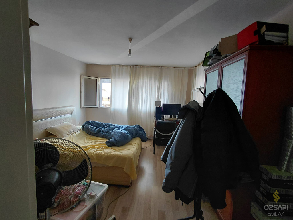 BORNOVA EVKA 4 DE 1+1 FİYATINA 2+1 KAPALI MUTFAK GÜNEY CEPHE SATILIK DAİRE