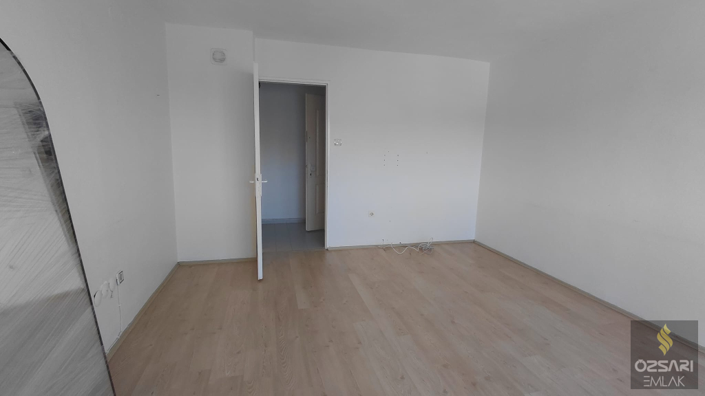 BORNOVA EVKA 4 2+1 DOĞALGAZLI FERAH KİRALIK DAİRE