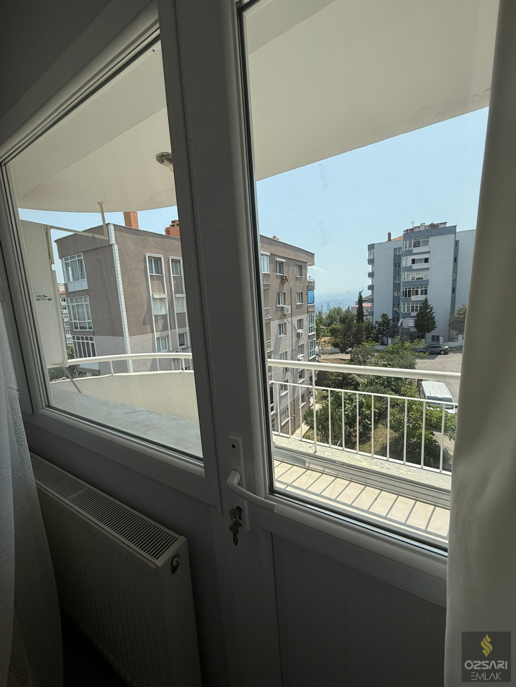 BORNOVA EVKA 4 FULL EŞYALI DOĞALGAZLI KİRALIK DAİRE
