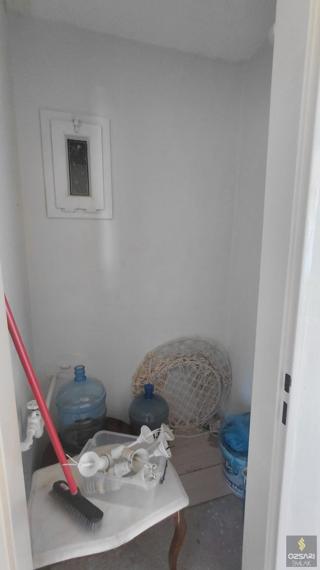 BORNOVA EVKA 4 2+1 DOĞALGAZLI FERAH KİRALIK DAİRE